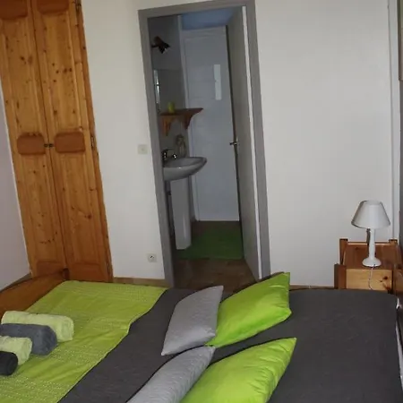 Nocleg ze śniadaniem D'hote De *