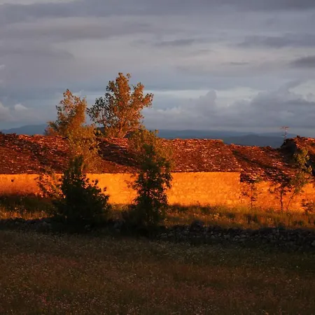 D'hote De Alojamento de Acomodação e Pequeno-almoço 3*